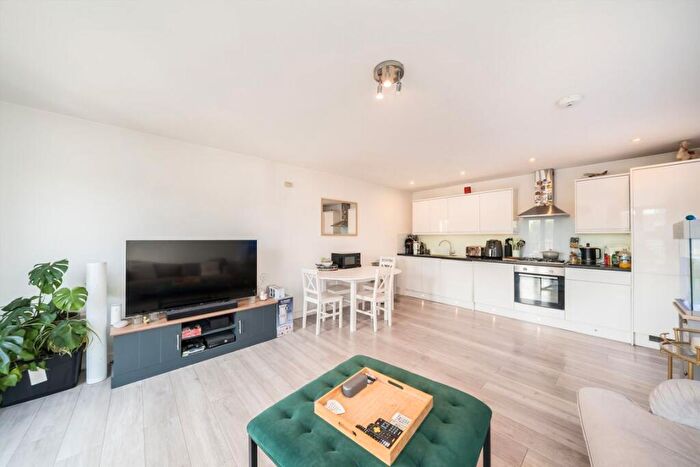 2 Bedroom Flat To Rent In Nipper Alley, Kingston Upon Thames, KT1