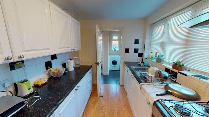 2 Bedroom Terraced House To Rent In Bed Student House For /, LN5