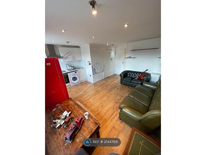 1 Bedroom Flat To Rent In Green Lanes, London, N16