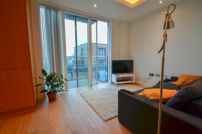 Studio To Rent In Park Vista Tower, Cobblestone Square, London, E1W