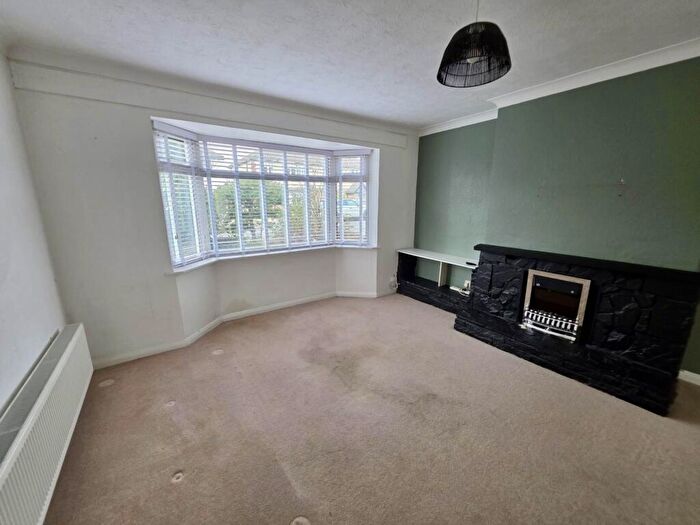 3 Bedroom Semi-Detached House To Rent In Glenton Way, Romford, RM1