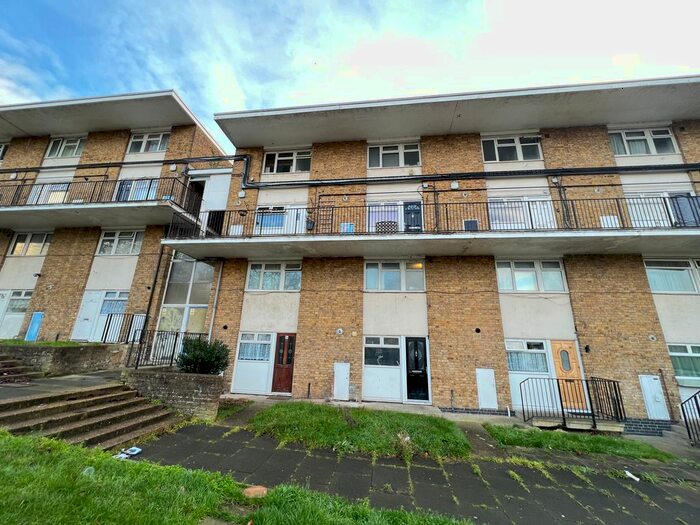 2 Bedroom Maisonette To Rent In Fold Croft, Harlow, CM20