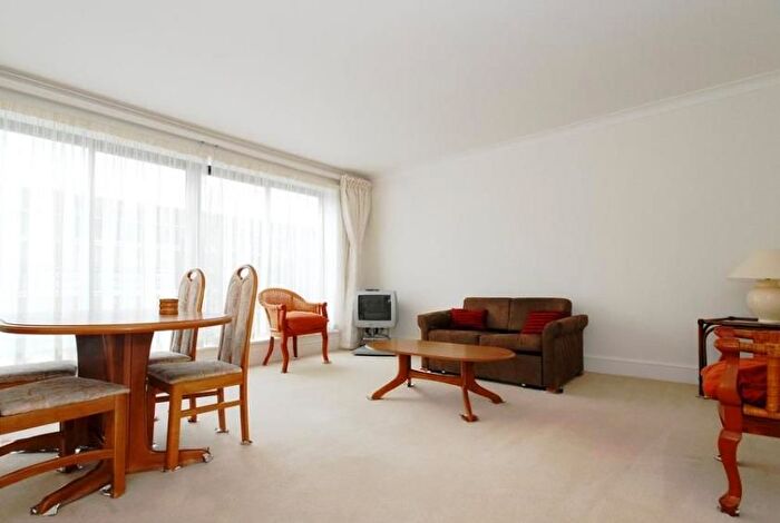 1 Bedroom Flat To Rent In Sussex Gardens, Paddington, London, W2