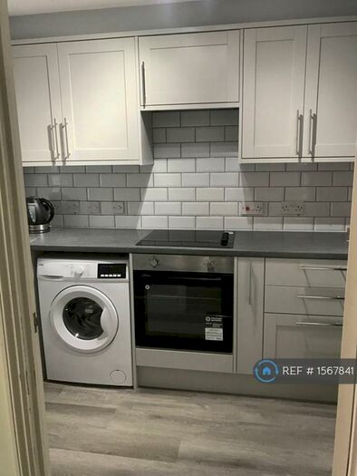 2 Bedroom Flat To Rent In Rookes Crescent, Chelmsford, CM1