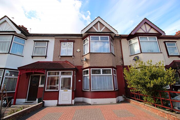 3 Bedroom Semi-Detached House To Rent In Ilford, Essex, IG3