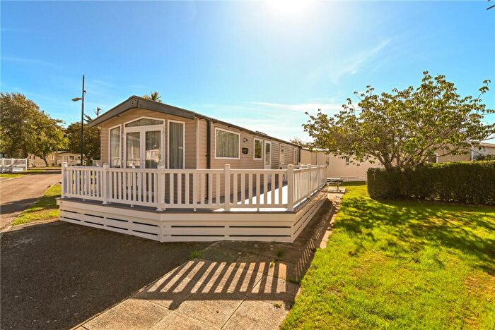 3 Bedroom Park Home For Sale In Shorefield, Shorefield Country Park, Downton, Hampshire, SO41