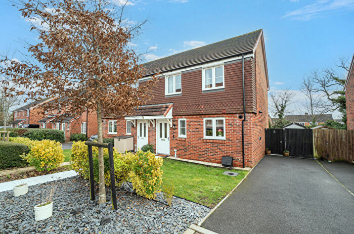 3 Bedroom Semi Detached House For Sale In Jordan Grove, Alton, Hampshire, GU34