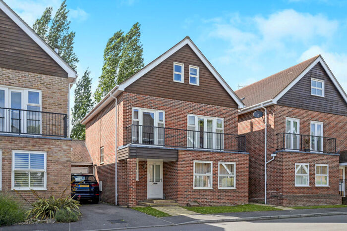 5 Bedroom House To Rent In Cobham, KT11