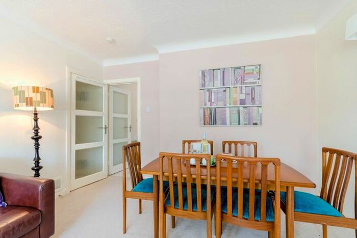 2 Bedroom Flat To Rent In Adelaide Road, Surbiton KT6