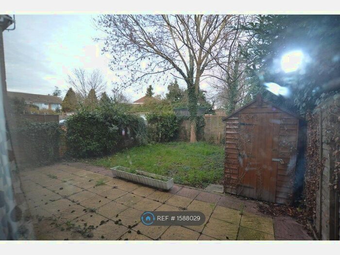 2 Bedroom Maisonette To Rent In Common Road, Langley, Slough, SL3