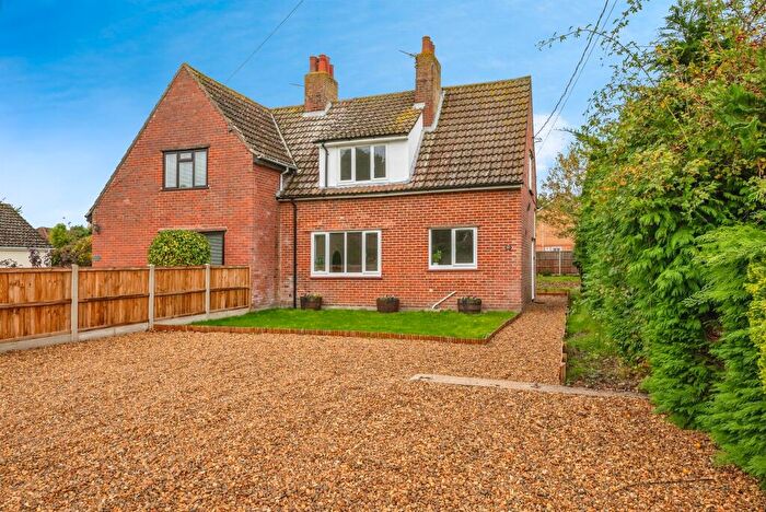 3 Bedroom Semi Detached House For Sale In Chapel Road, Hainford, Norwich, NR10