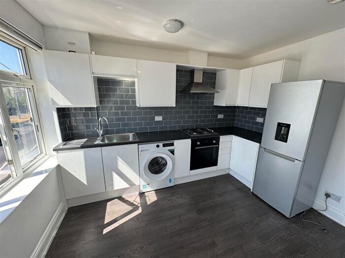 3 Bedroom Flat To Rent In Billet Road, Walthamstow, E17