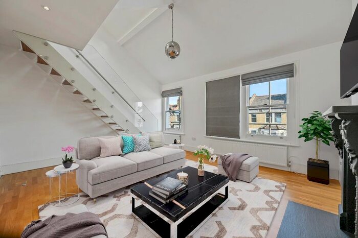 2 Bedroom Flat To Rent In Davisville Road, London, W12