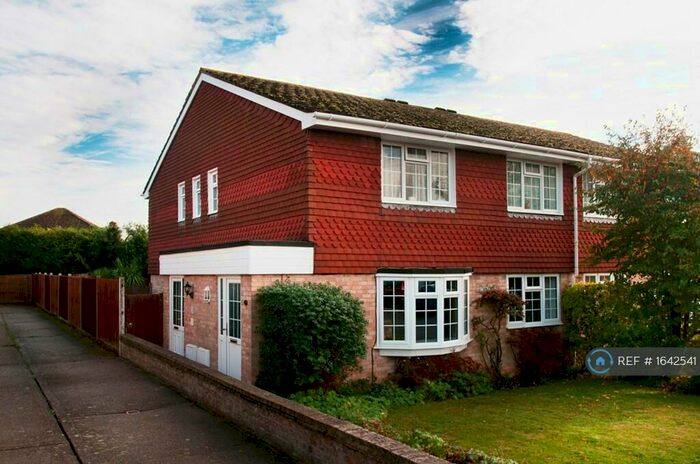 2 Bedroom Maisonette To Rent In Balmoral, Maidenhead, SL6