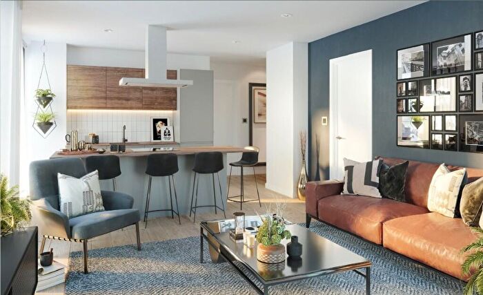 2 Bedroom Apartment For Sale In Rolling Street, Manchester, Greater Manchester, M5