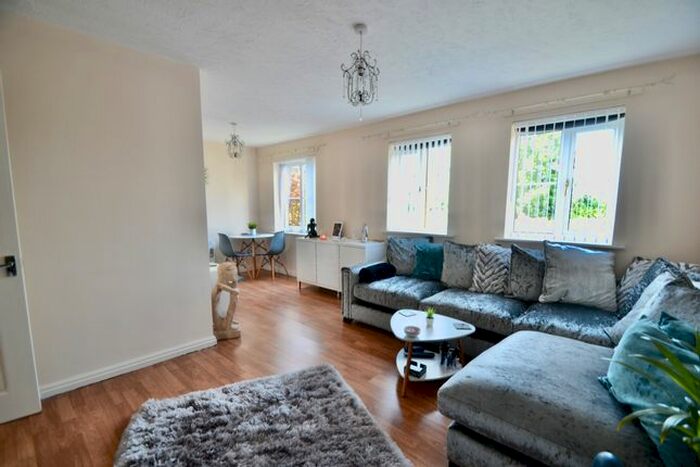 2 Bedroom Flat To Rent In Dunstan Drive, Thorne, Doncaster, DN8
