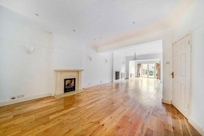 4 Bedroom Semi-Detached House To Rent In Aldridge Rise, New Malden, KT3