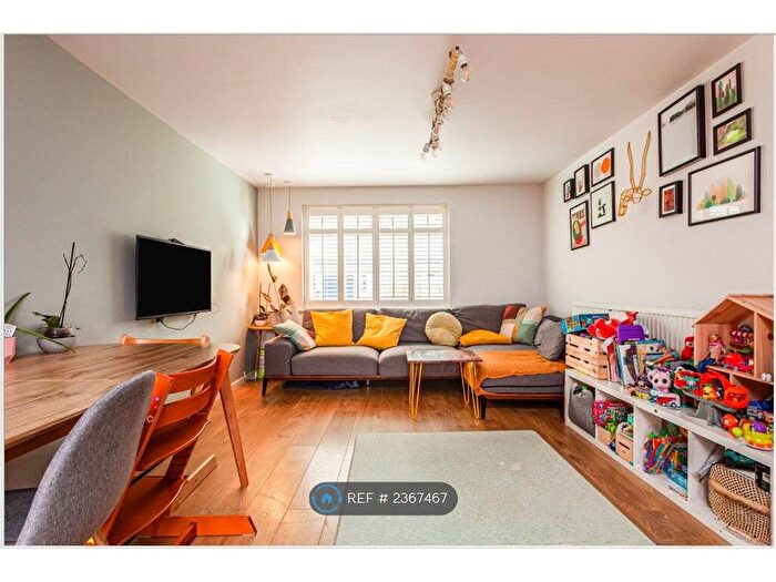 2 Bedroom End Of Terrace House To Rent In Asland Road, London, E15
