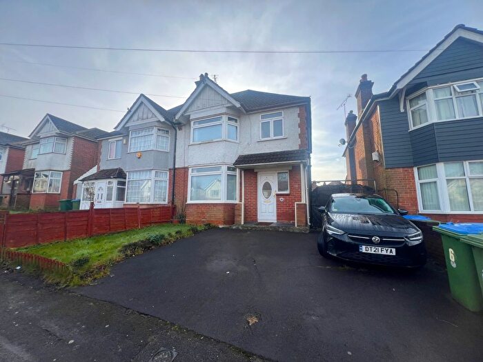 3 Bedroom Semi-Detached House To Rent In Garfield Road, Southampton, Hampshire, SO19