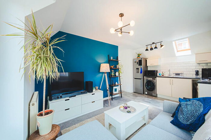 2 Bedroom Coach House For Sale In Piernik Close, Swindon, SN25