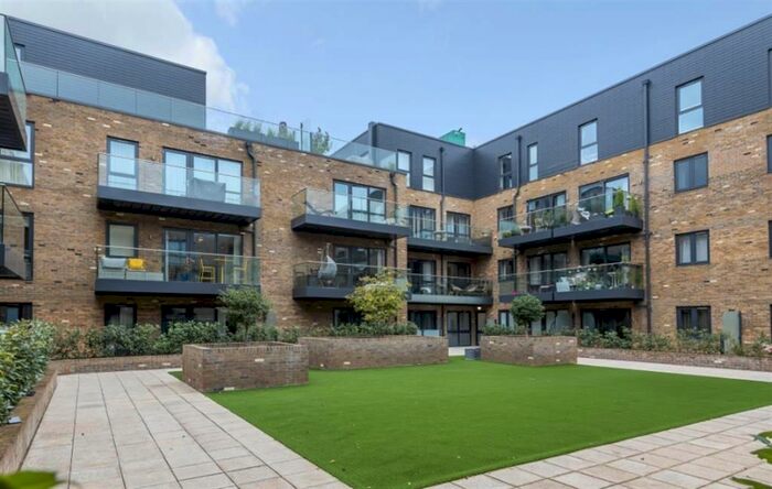 2 Bedroom Flat To Rent In Lion Wharf Road, Isleworth TW7
