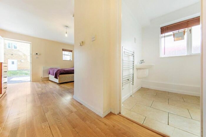 Studio To Rent In Camberwell Road, SE5