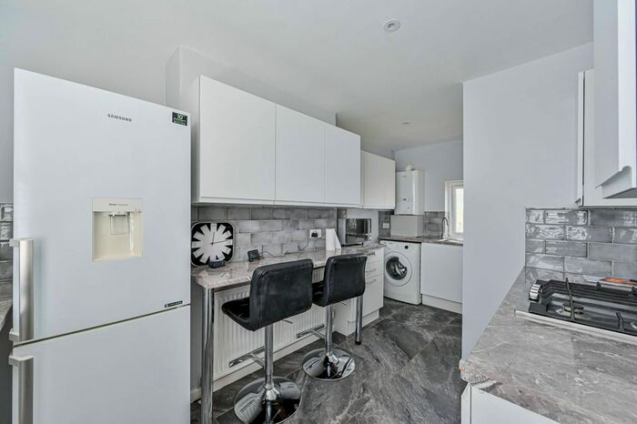 2 Bedroom Flat To Rent In Ostade Road, Brixton, London, SW2