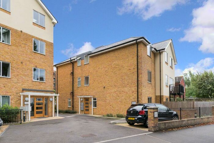 2 Bedroom Apartment To Rent In Lomond Court, Maple Road, KT6