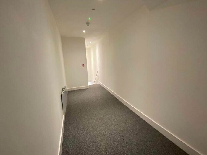 1 Bedroom Flat To Rent In Windsor Road, Neath, SA11