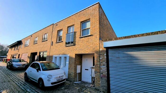 3 Bedroom Mews To Rent In Harefield Mews, Brockley SE4