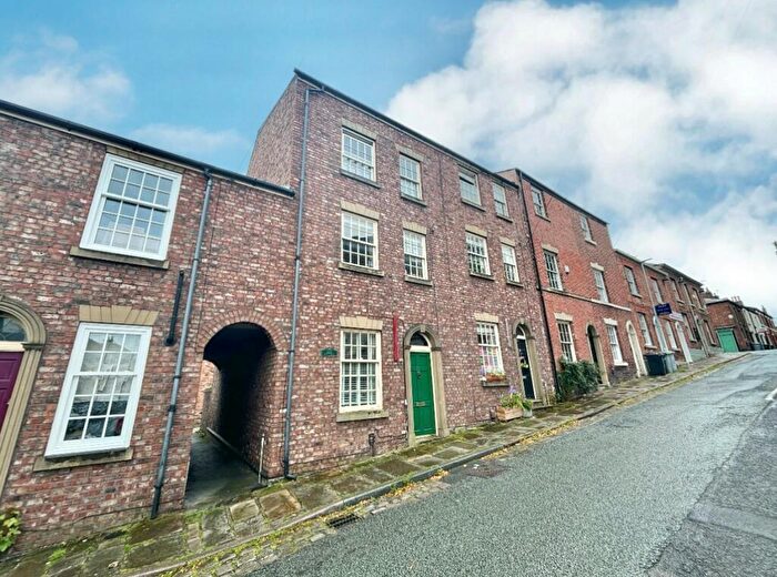4 Bedroom House To Rent In Chapel Street; Macclesfield., SK11