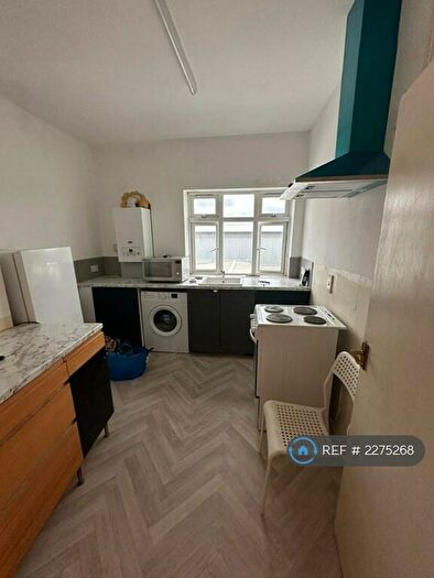 4 Bedroom Flat To Rent In Book Centre Mansions, London, NW10