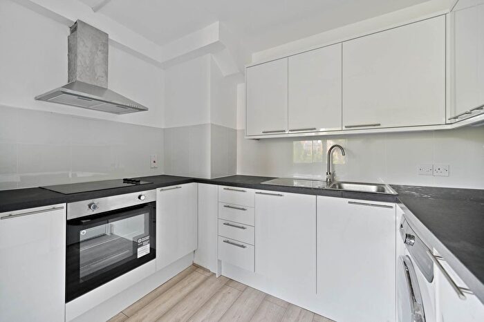 2 Bedroom Flat To Rent In Cressy Court, Hammersmith, London, W6