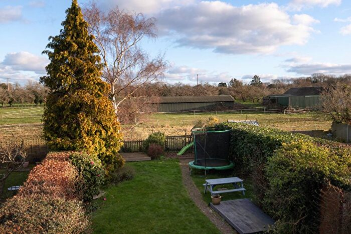 4 Bedroom Semi-detached House For Sale In New House Lane, Canterbury, CT4