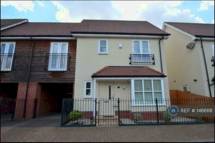 3 Bedroom Semi-Detached House To Rent In Far Holme, Middleton, Milton Keynes, MK10