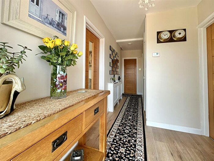 2 Bedroom Detached Bungalow For Sale In Lichfield Drive, Brixham, TQ5