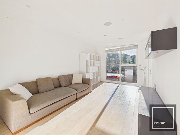 2 Bedroom Flat To Rent In Stockwell Park Walk, London, SW9