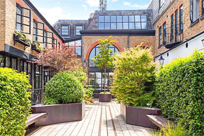 2 Bedroom Flat To Rent In Old Town, Clapham, London, SW4