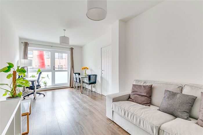 1 Bedroom Flat To Rent In Highland Court, Cudworth Street, E1