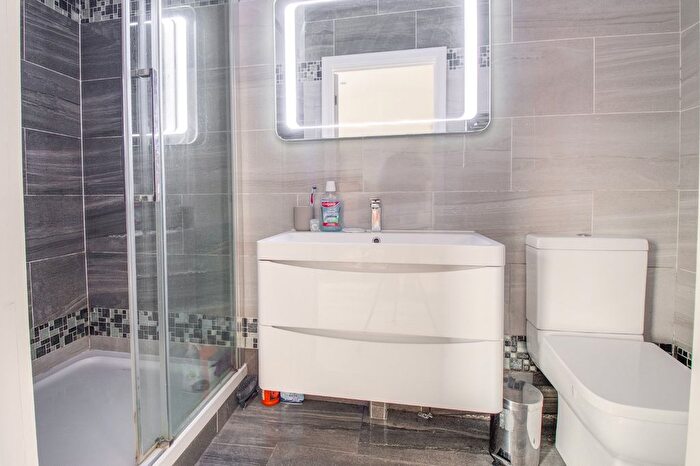 2 Bedroom Flat To Rent In Bath Road, Worcester, Worcestershire, WR5