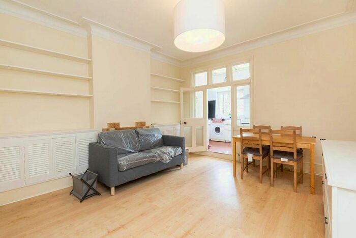 2 Bedroom Flat To Rent In Chapel Market, London, N1