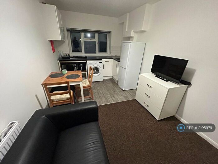 1 Bedroom Flat To Rent In Edgware, Edgware, HA8