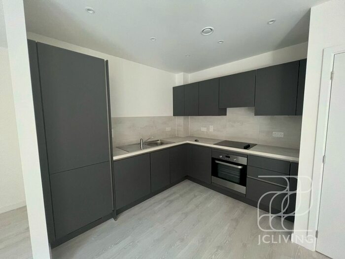 2 Bedroom Flat To Rent In East Acton Lane, London, W3