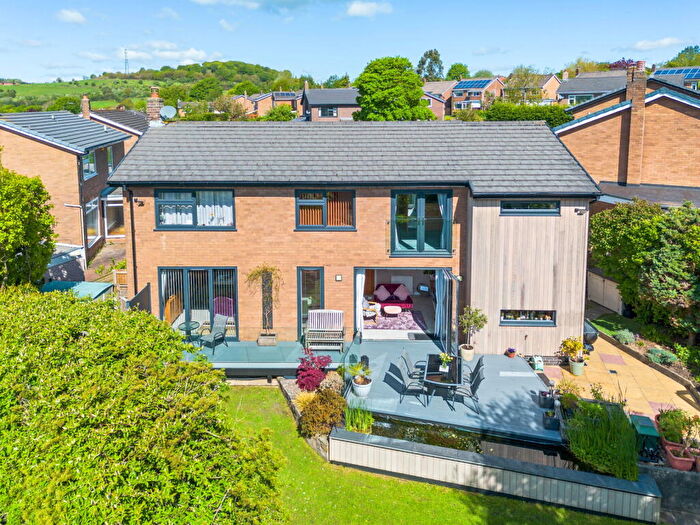 4 Bedroom Detached House For Sale In Fernhill Close, Glossop, SK13