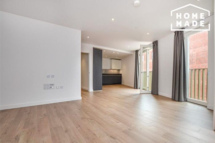 3 Bedroom Flat To Rent In Bridge House, Eastwick And Sweetwater, Stratford, E20