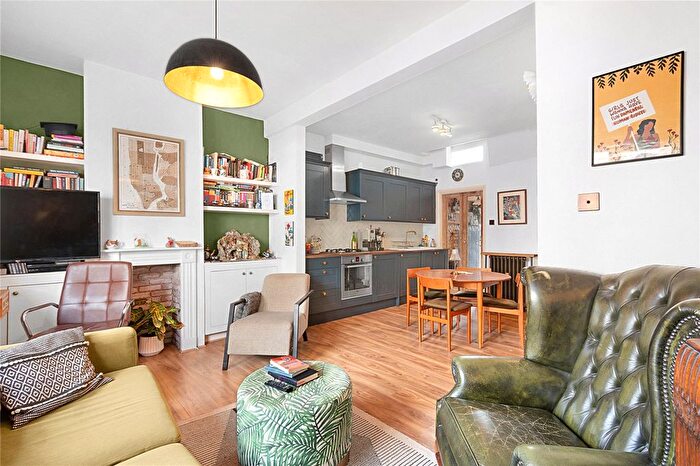 1 Bedroom Flat For Sale In (Gff) Crystal Palace Road, East Dulwich, London, SE22