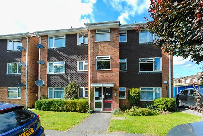 1 Bedroom Apartment For Sale In Suffolk Close, Slough, SL1