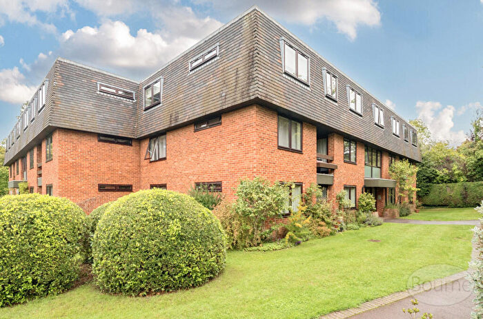 3 Bedroom Apartment For Sale In Great Austins, Farnham, Surrey, GU9