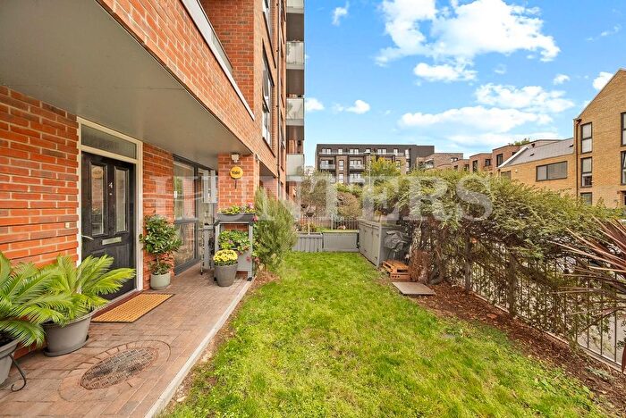 1 Bedroom Flat For Sale In Birdsmouth Court, London, N15