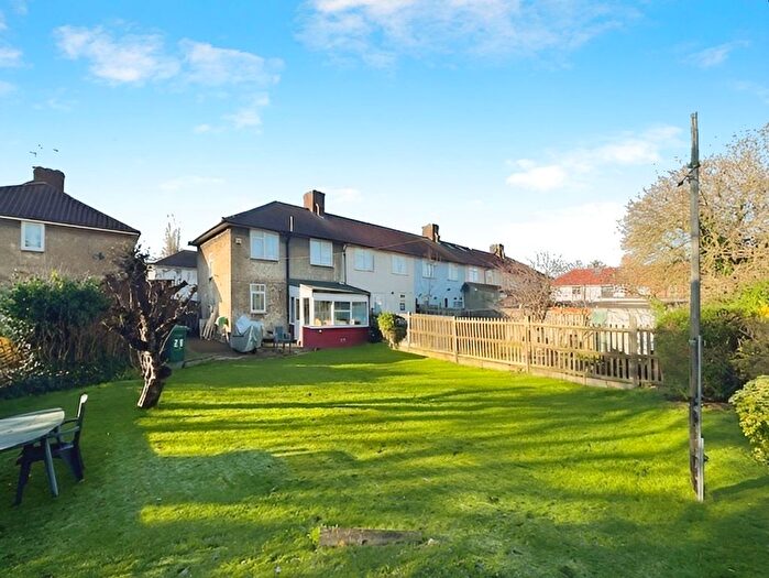 3 Bedroom End Terrace House For Sale In Arundel Gardens, Edgware, HA8